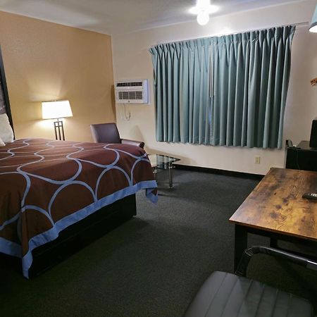 Amerivu Inn And Suites Shawano Wi Kültér fotó