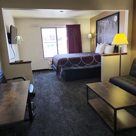 Amerivu Inn And Suites Shawano Wi Kültér fotó