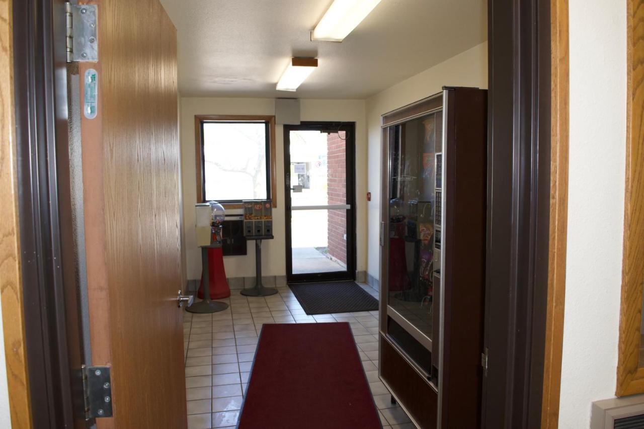 Amerivu Inn And Suites Shawano Wi Kültér fotó