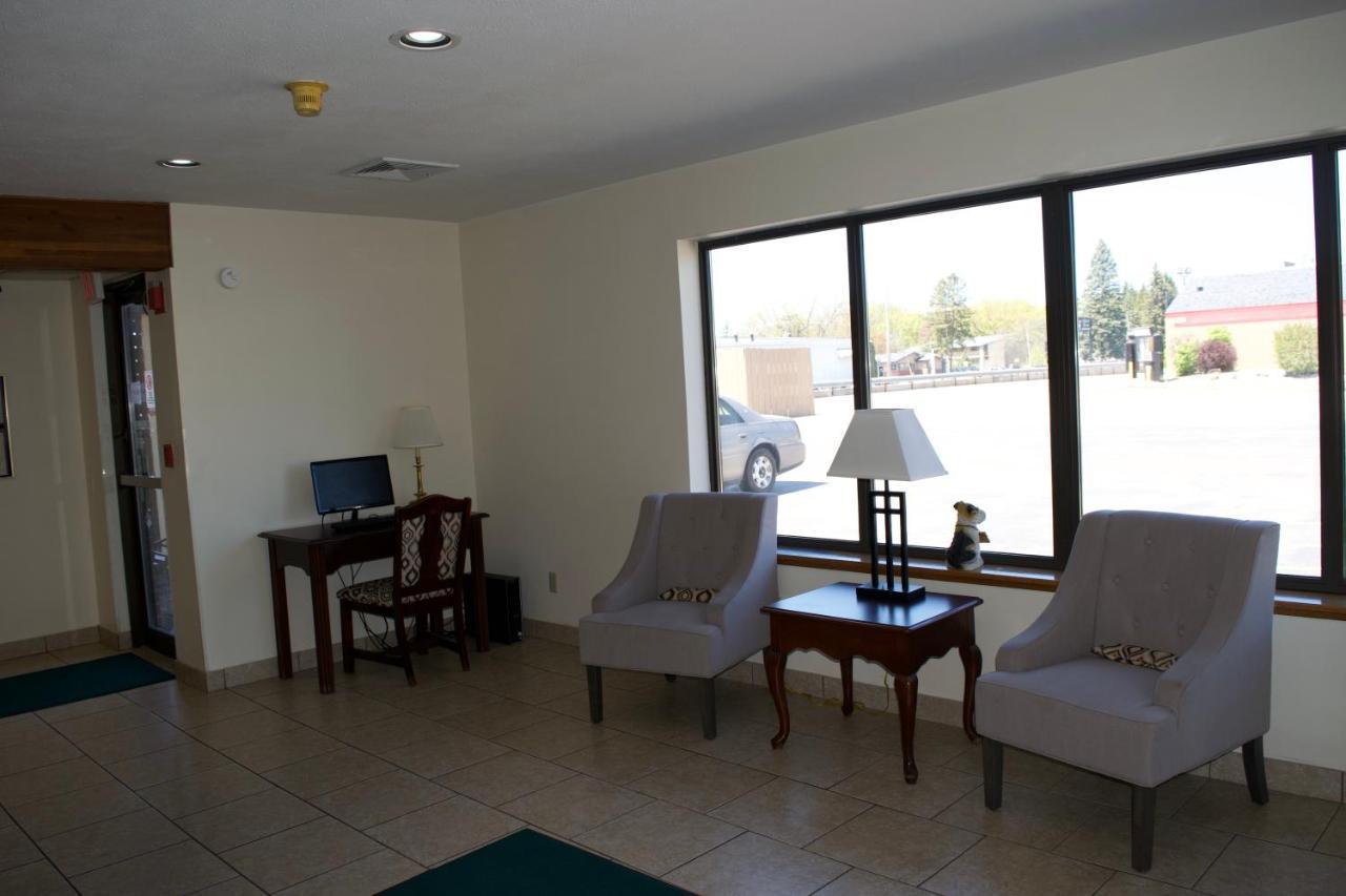 Amerivu Inn And Suites Shawano Wi Kültér fotó