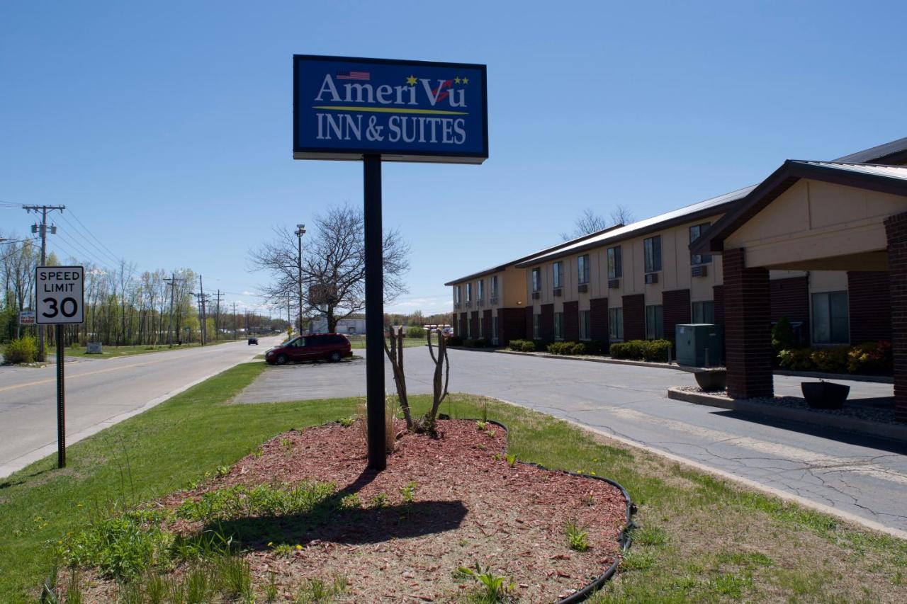 Amerivu Inn And Suites Shawano Wi Kültér fotó