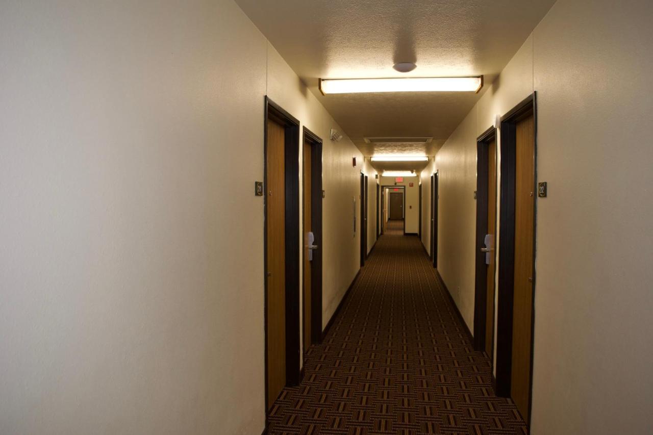 Amerivu Inn And Suites Shawano Wi Kültér fotó