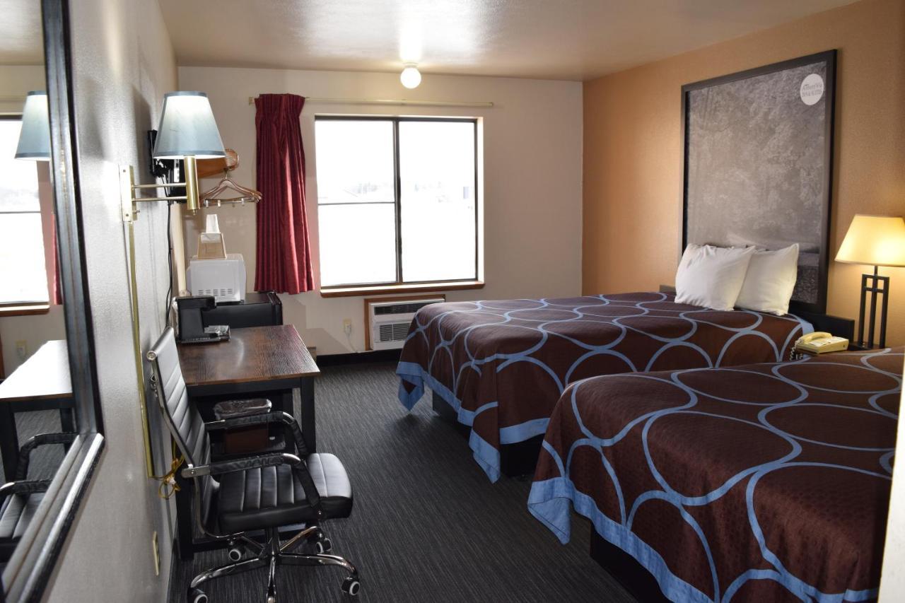 Amerivu Inn And Suites Shawano Wi Kültér fotó