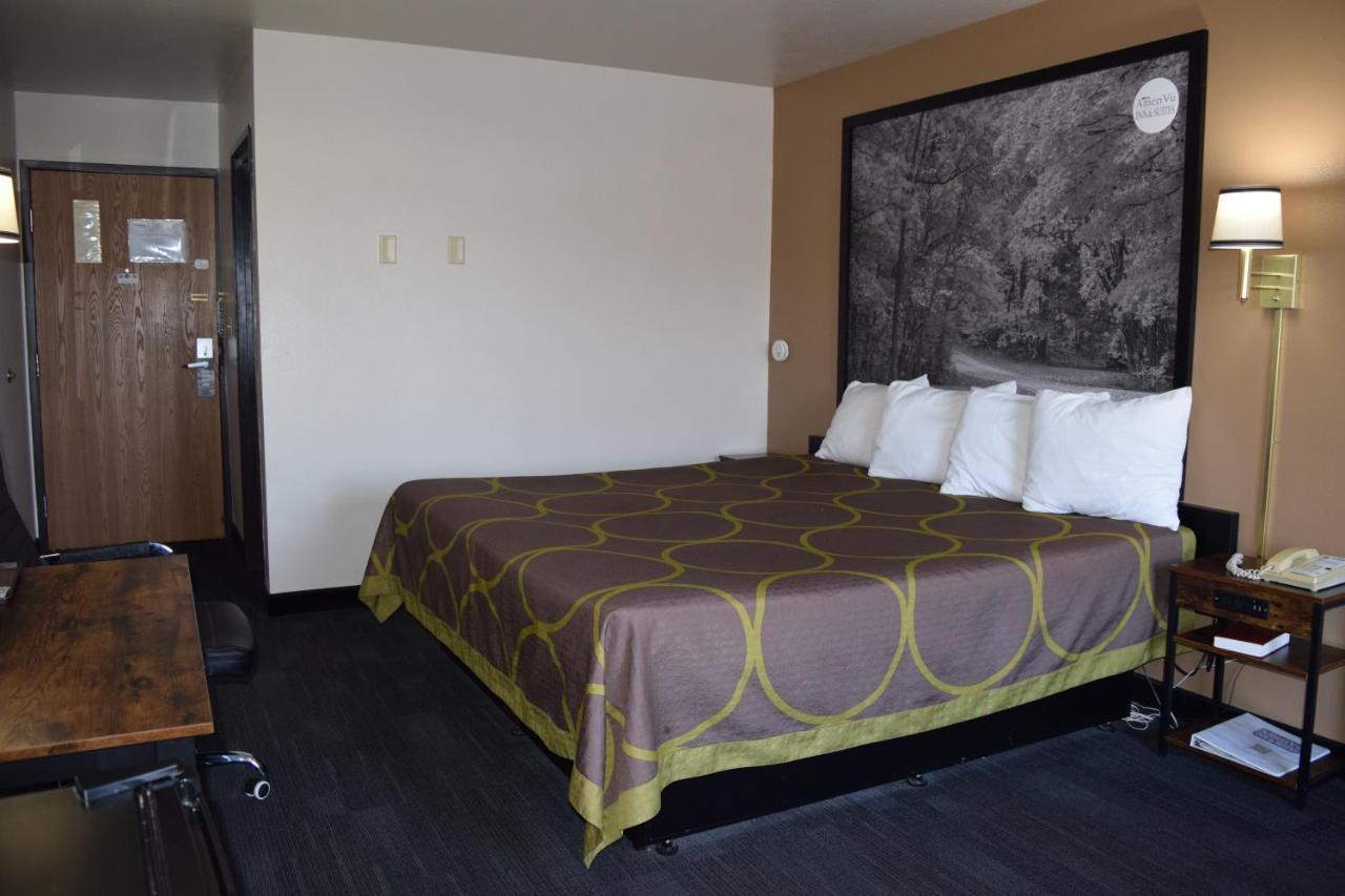 Amerivu Inn And Suites Shawano Wi Kültér fotó