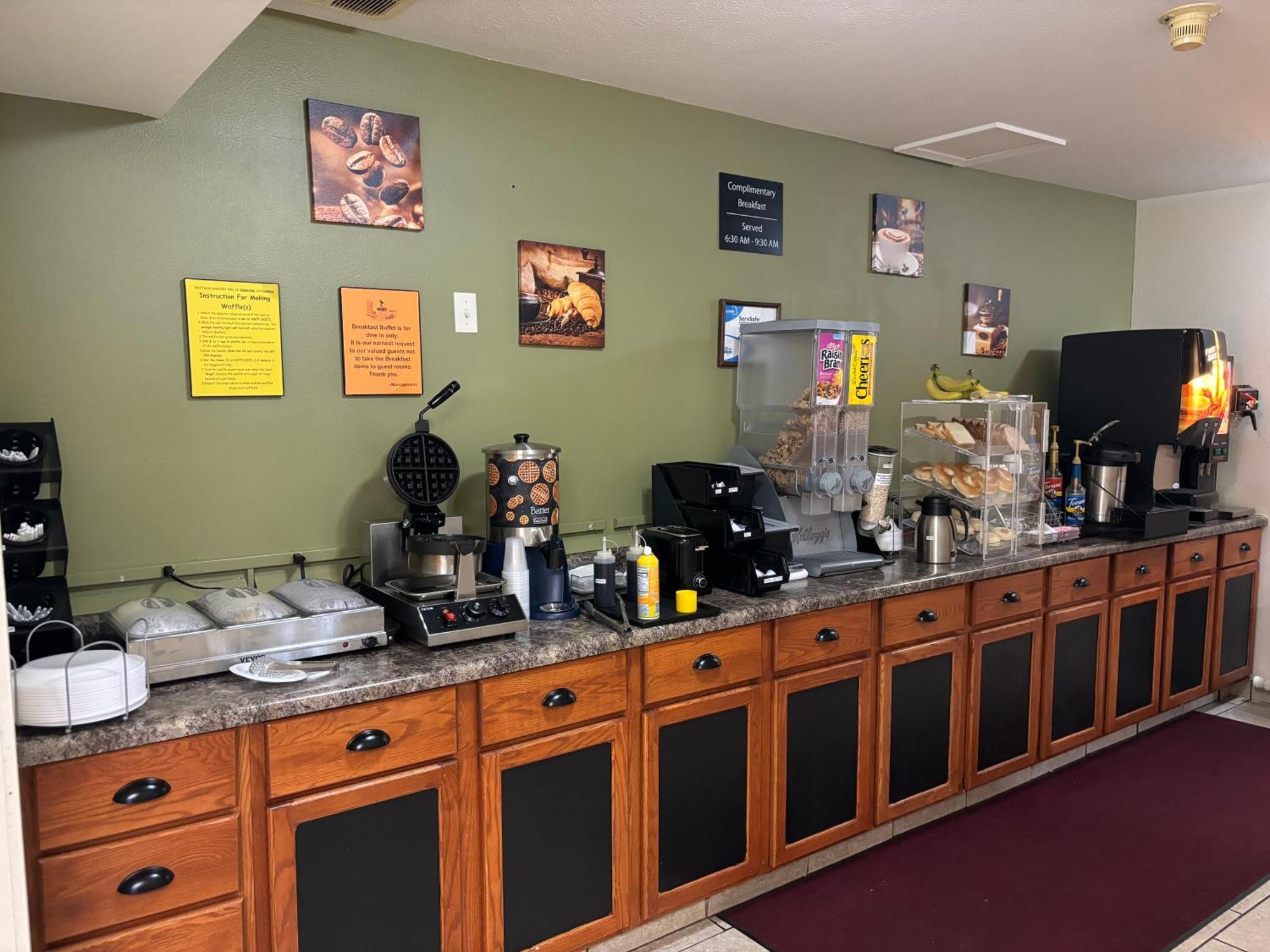 Amerivu Inn And Suites Shawano Wi Kültér fotó
